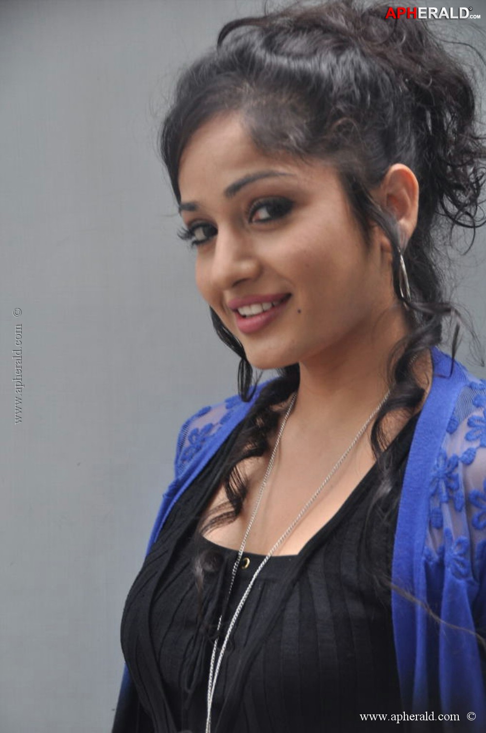 Madhavi Latha Spicy Images