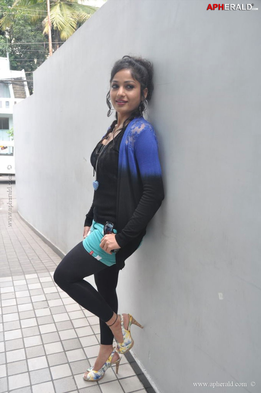 Madhavi Latha Spicy Images