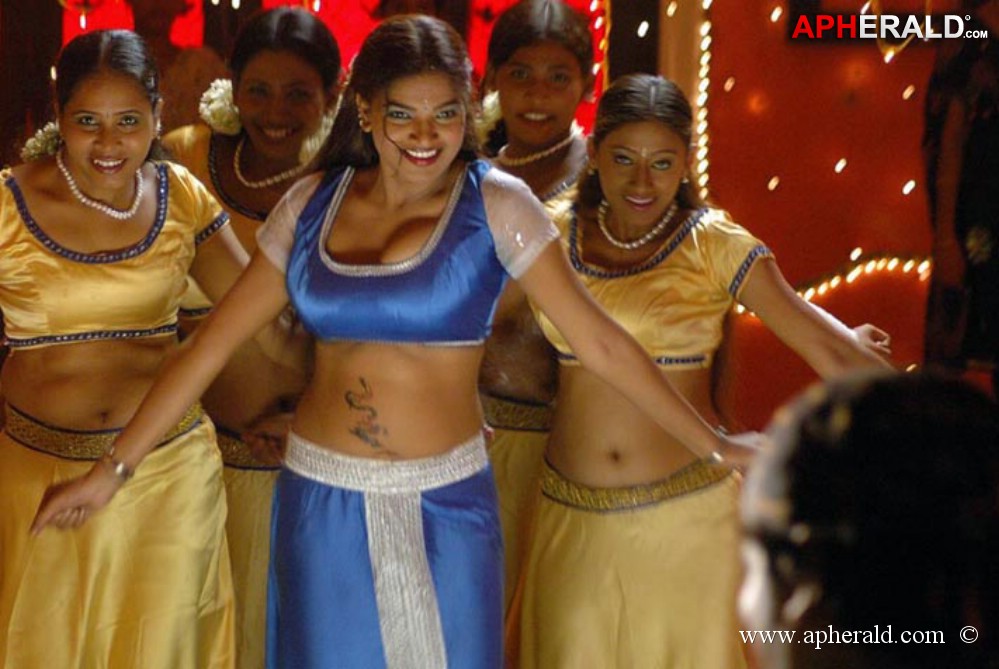 Madhumitha Hot Navel Cleavage