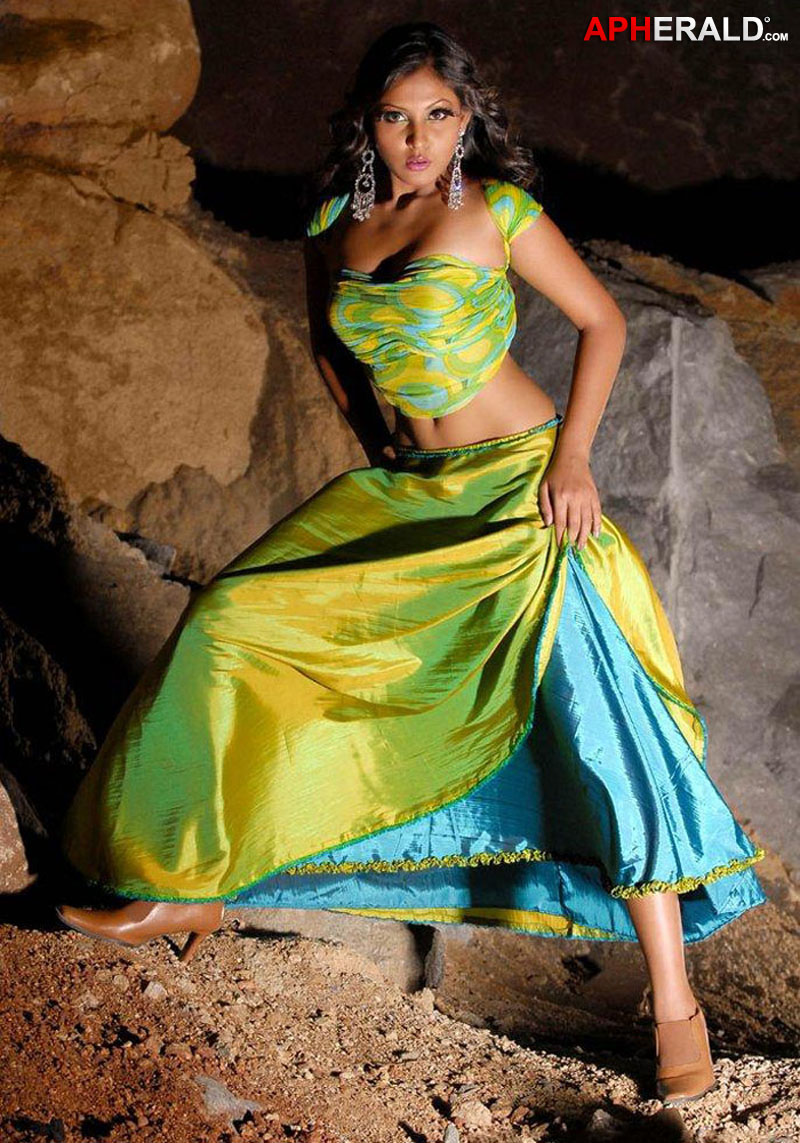 Madhu Shalini Hot