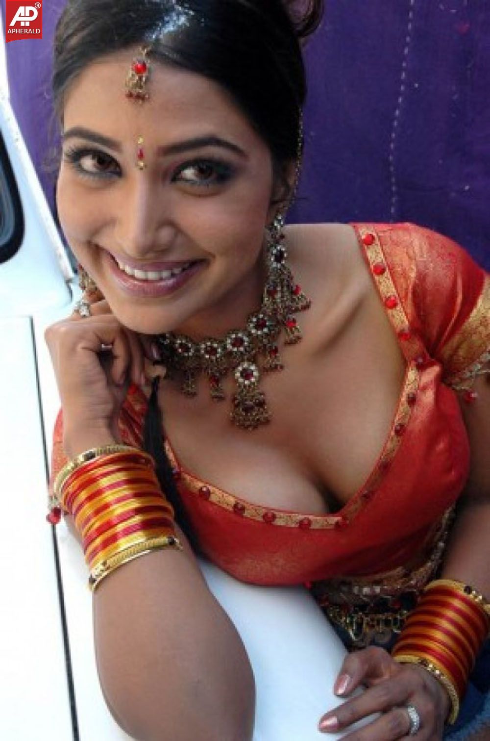 Mallu Hot Actress Pictures