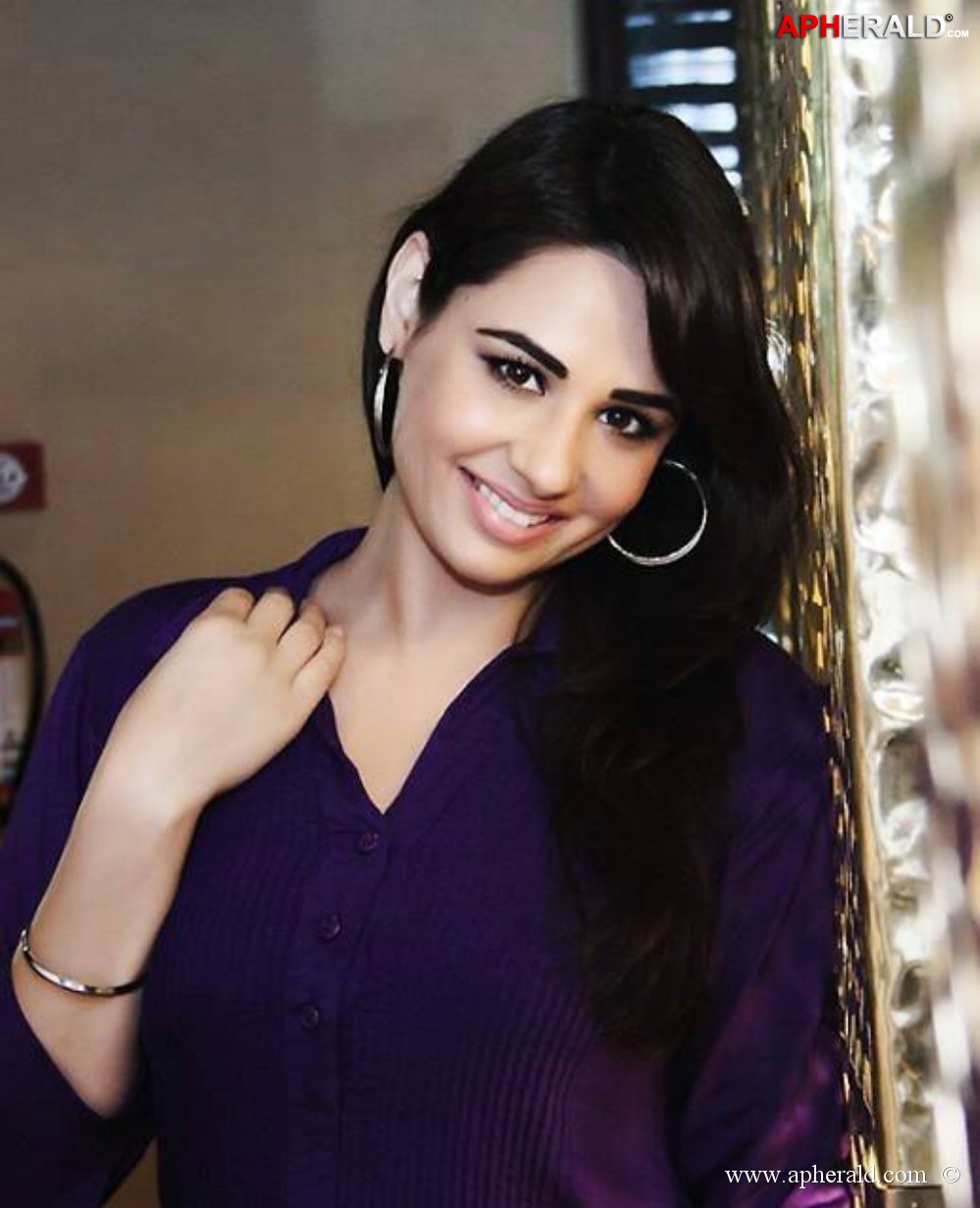 Mandy Takhar Hot Photoshoot