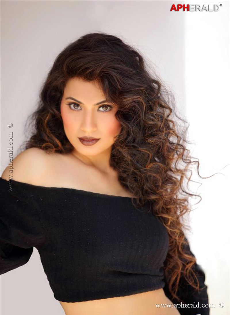 manisha kelkar hot pics