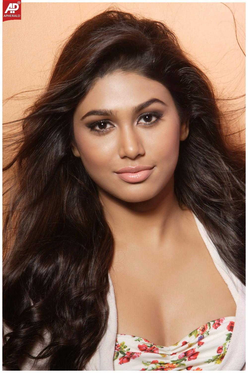 Manisha Yadav Hot Stills