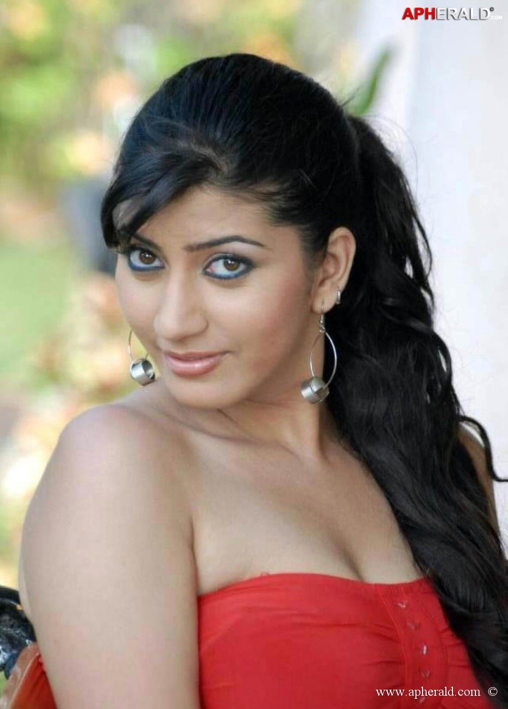 Masala Actress Hot Cleavage Pics