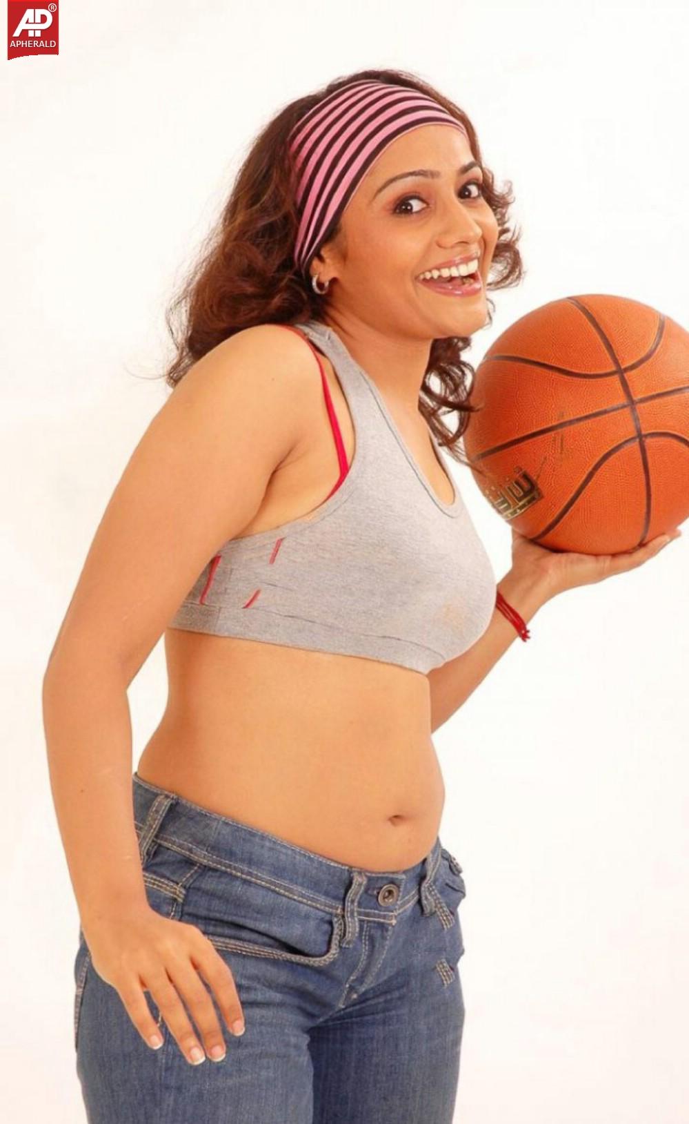 Meera Vasudevan Hot Photoshoot