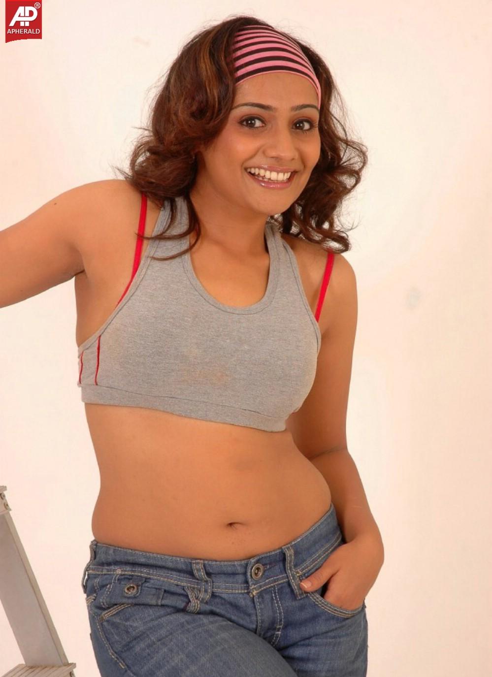 Meera Vasudevan Hot Photoshoot