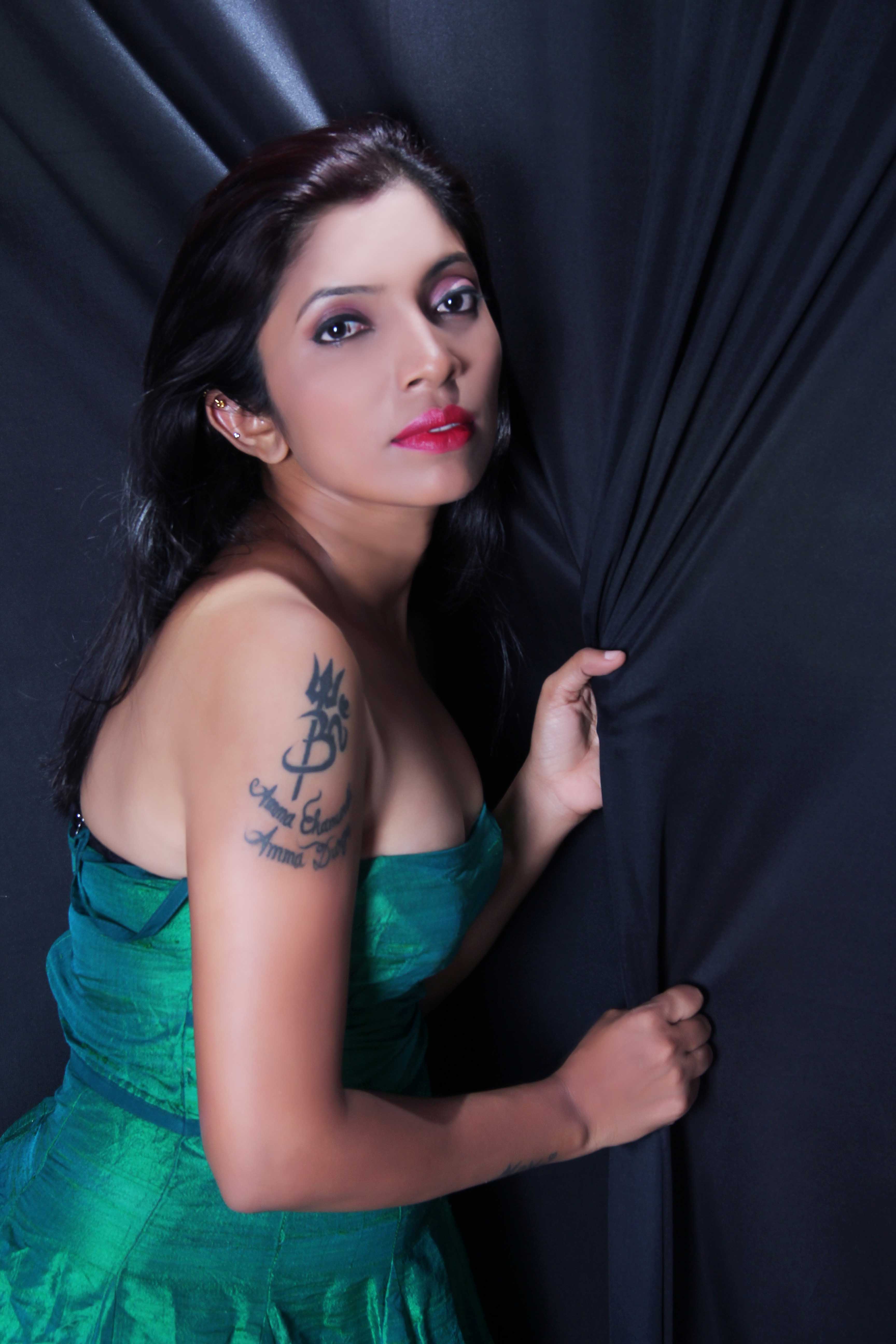 Model Renuka shoots with photographer Raju Asrani