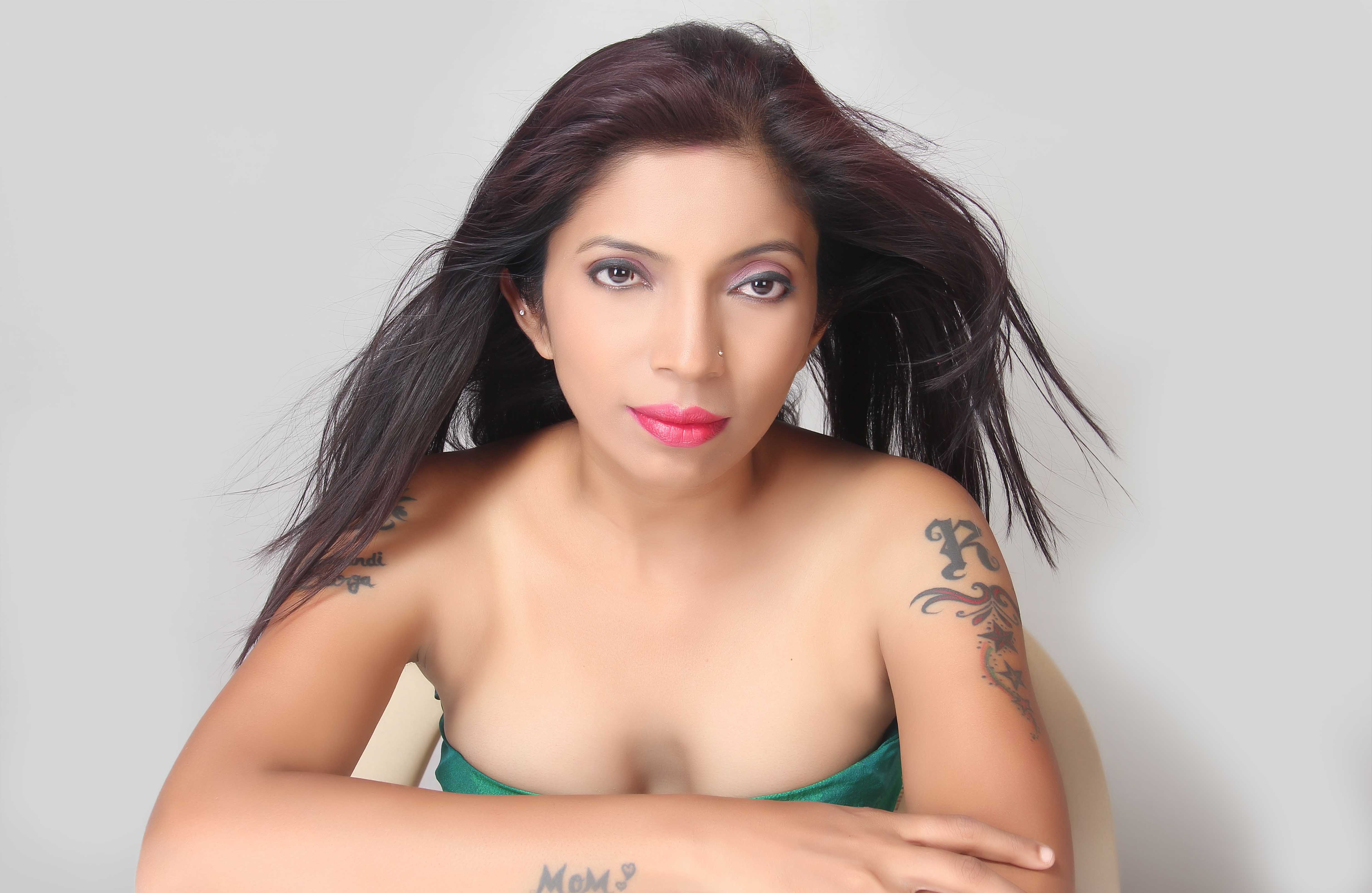 Model Renuka shoots with photographer Raju Asrani