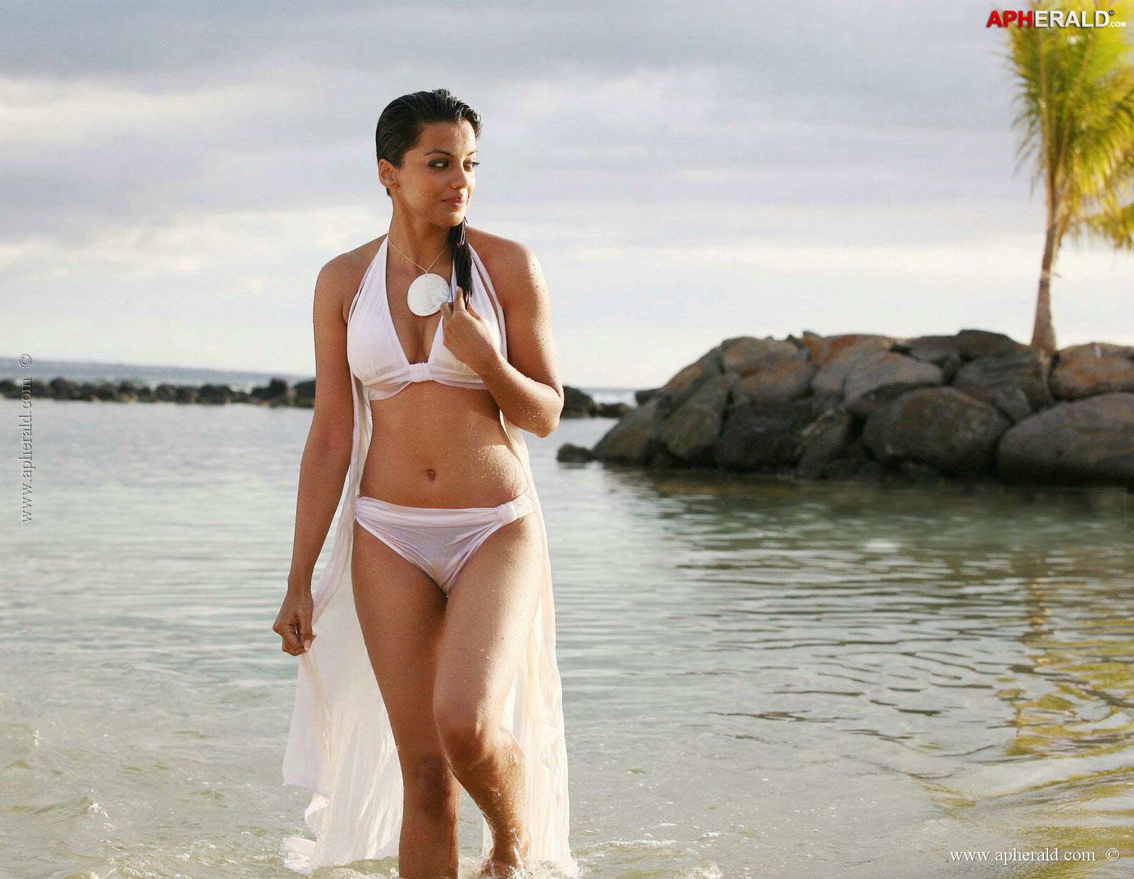 Mugdha Godse Hot Photos