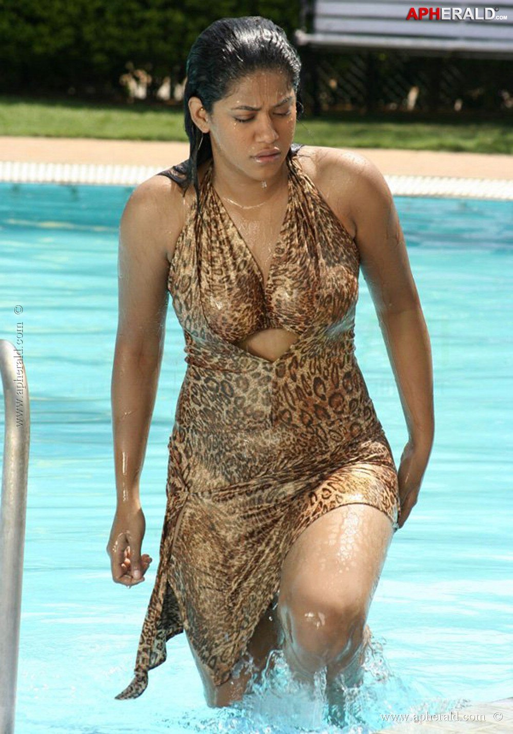 mumaith khan hot gallery