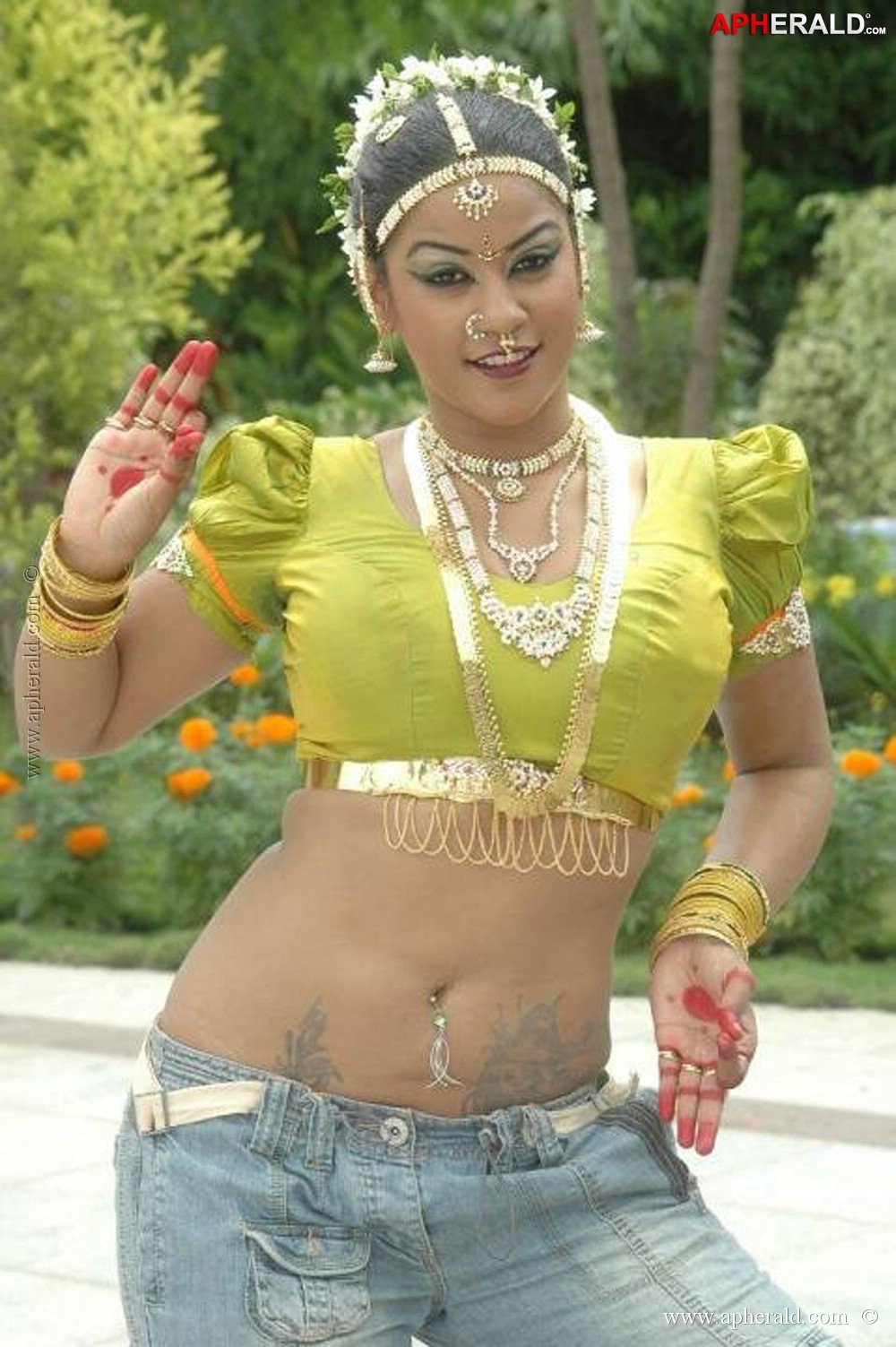 mumaith khan hot gallery