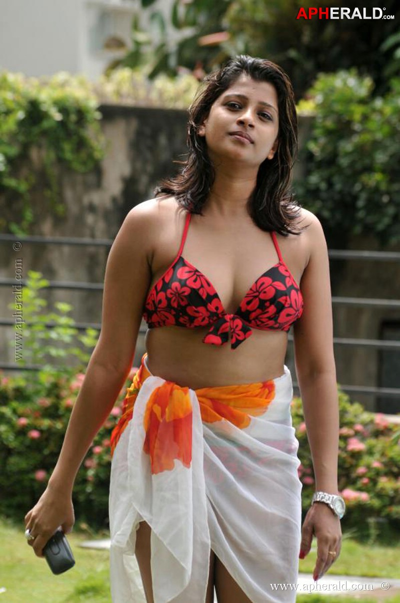 Nadeesha Hemamali Hot Stills