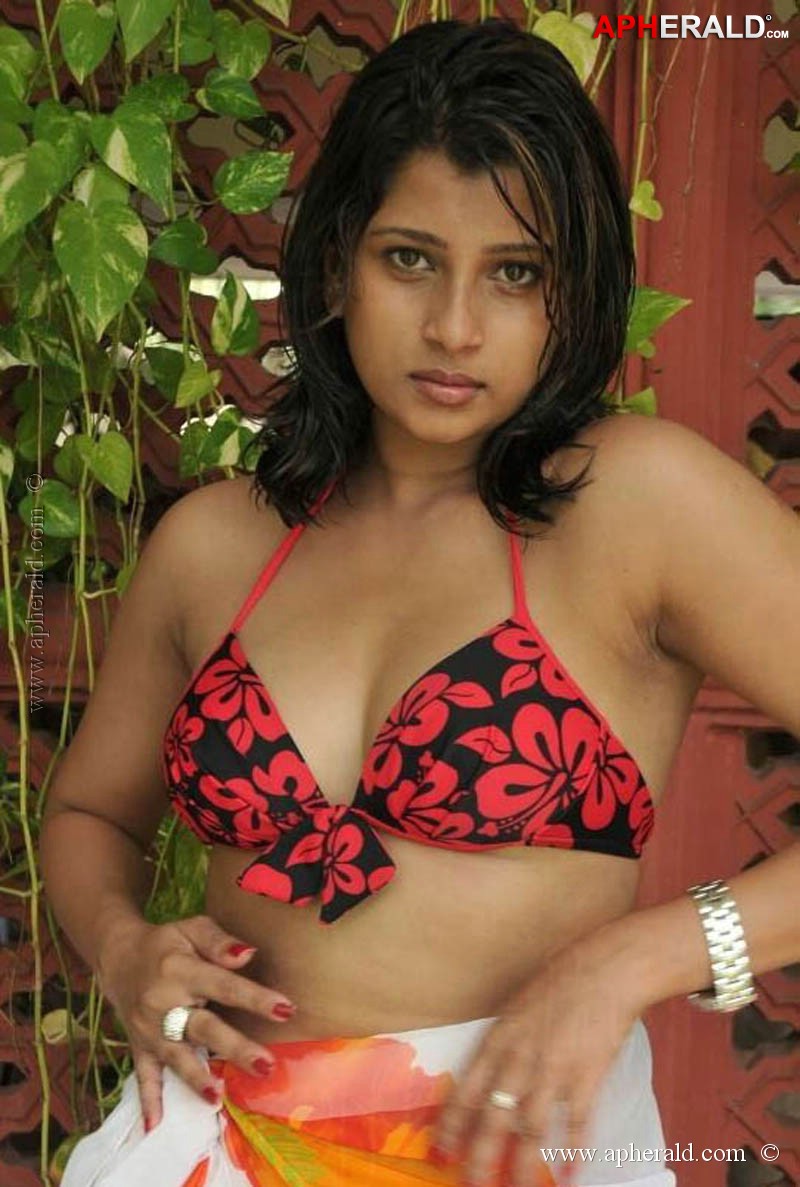 Nadeesha Hemamali Hot Stills