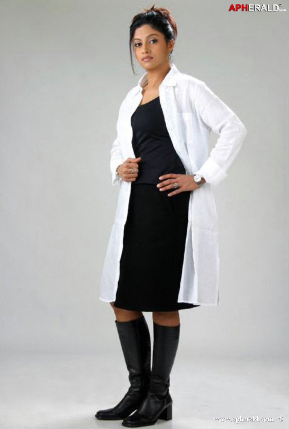 Nadhiya Spicy Stills