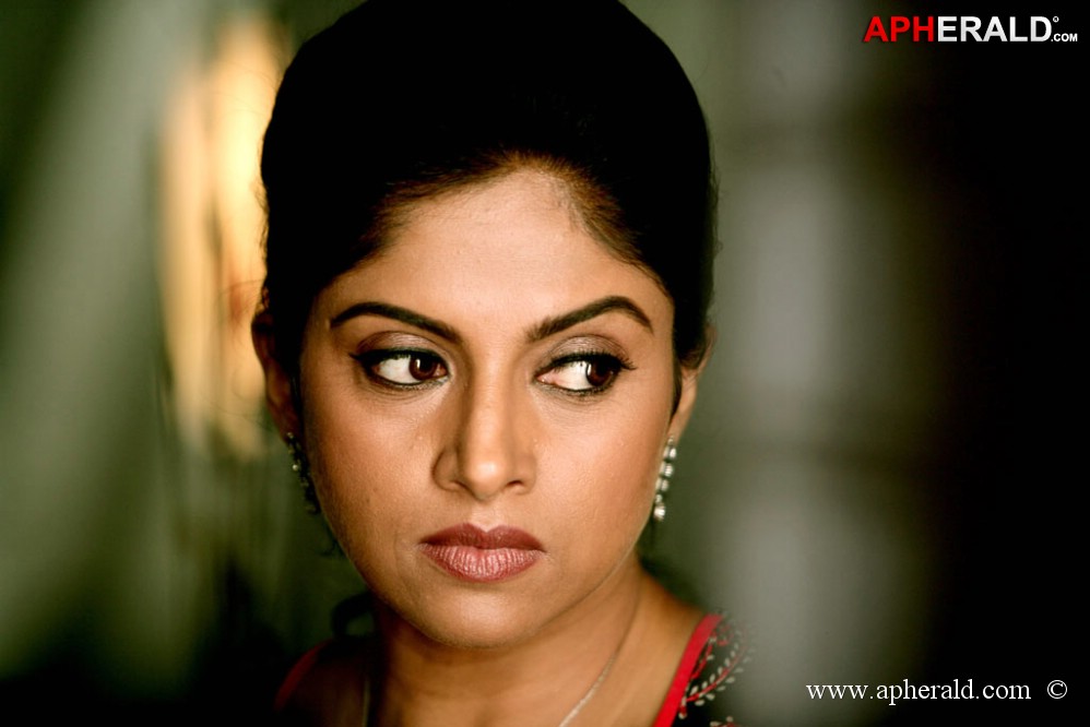 Nadhiya Spicy Stills