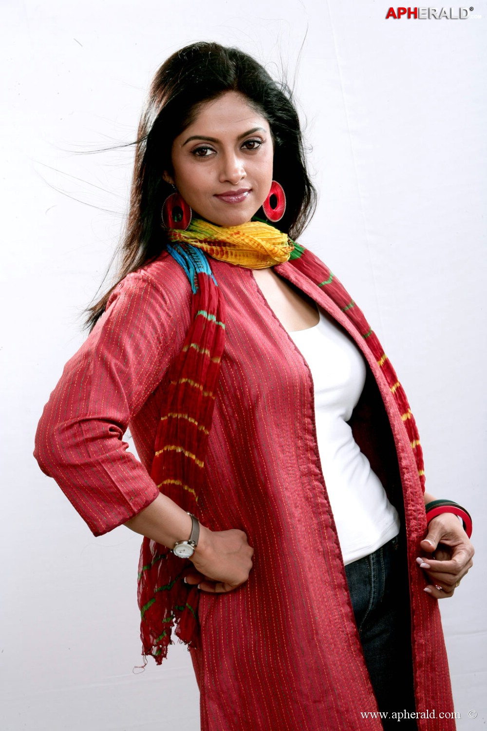 Nadhiya Spicy Stills