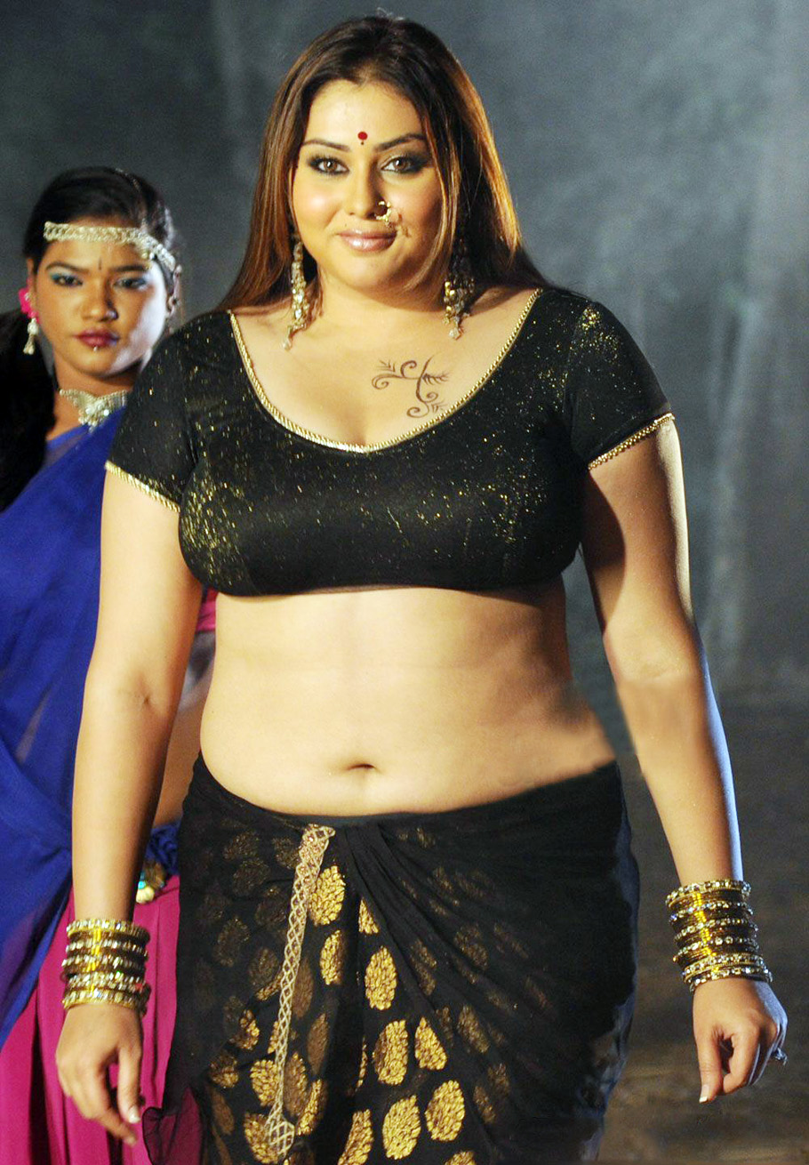 namitha spicy tight cleavage pics