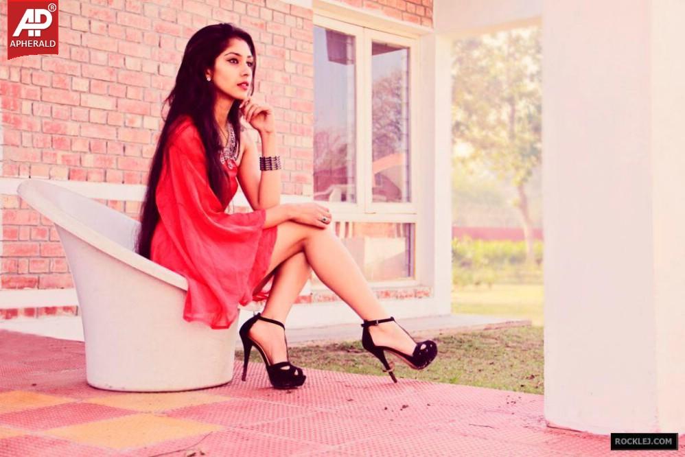 Navneet Kaur Hot Pics