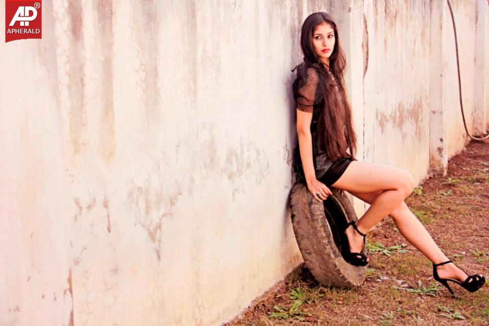 Navneet Kaur Hot Pics