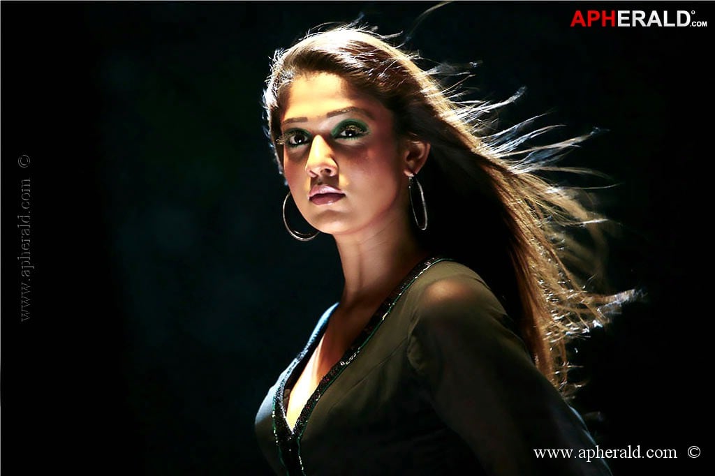 Nayanthara Hot Navel Stills