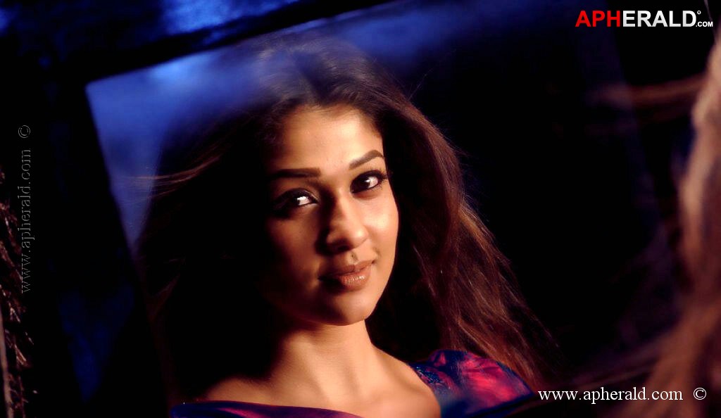 Nayanthara Hot Navel Stills