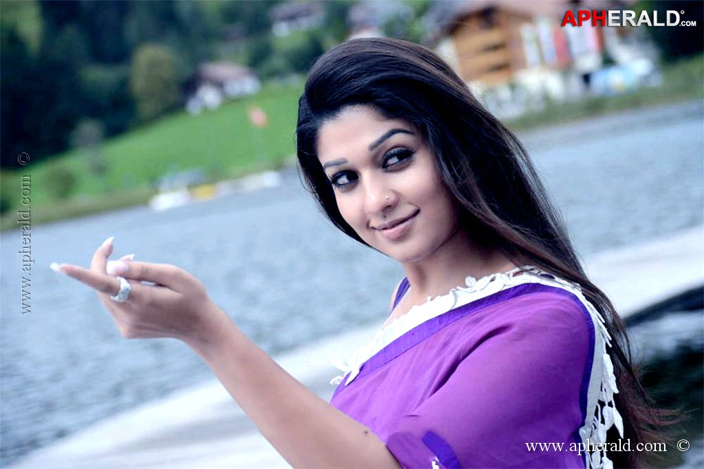 Nayanthara Hot Navel Stills