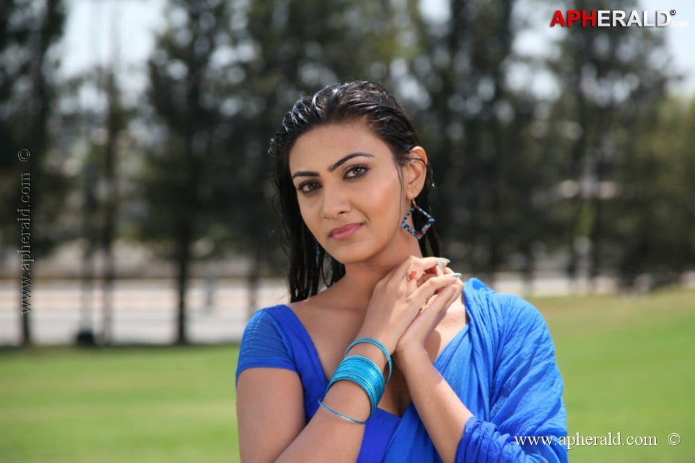Neelam Upadhyay Spicy Images