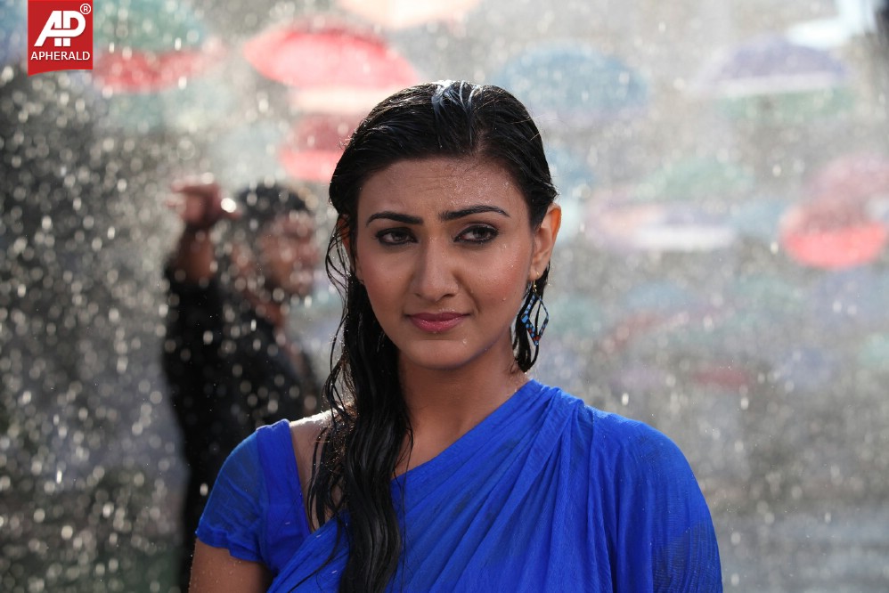 Neelam Upadhyay Spicy in Blue Sraee Pics