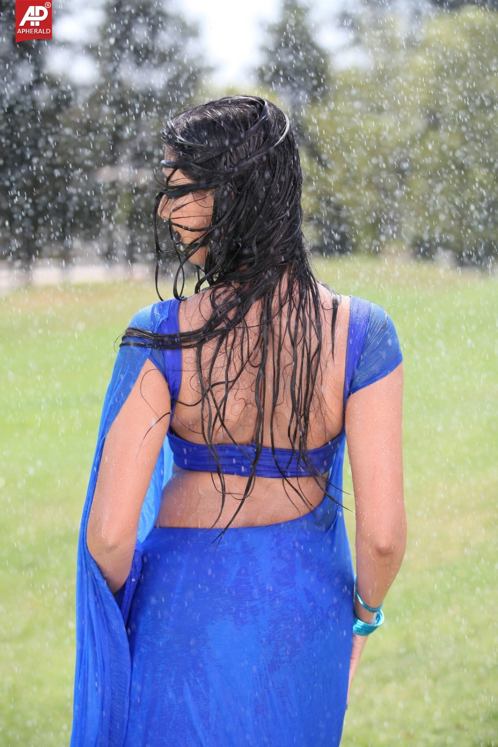 Neelam Upadhyay Spicy in Blue Sraee Pics