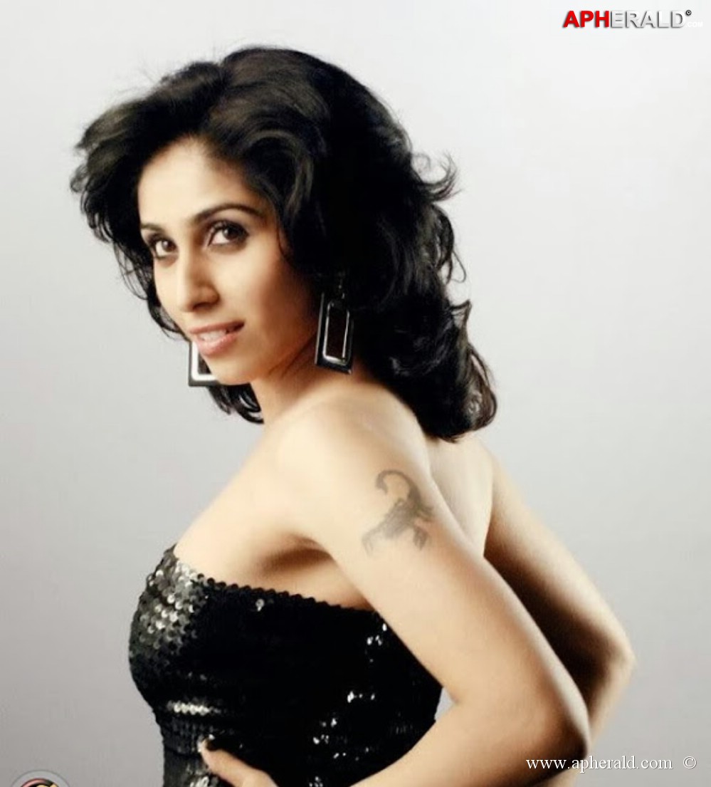 Neha Bhasin Hot Photos