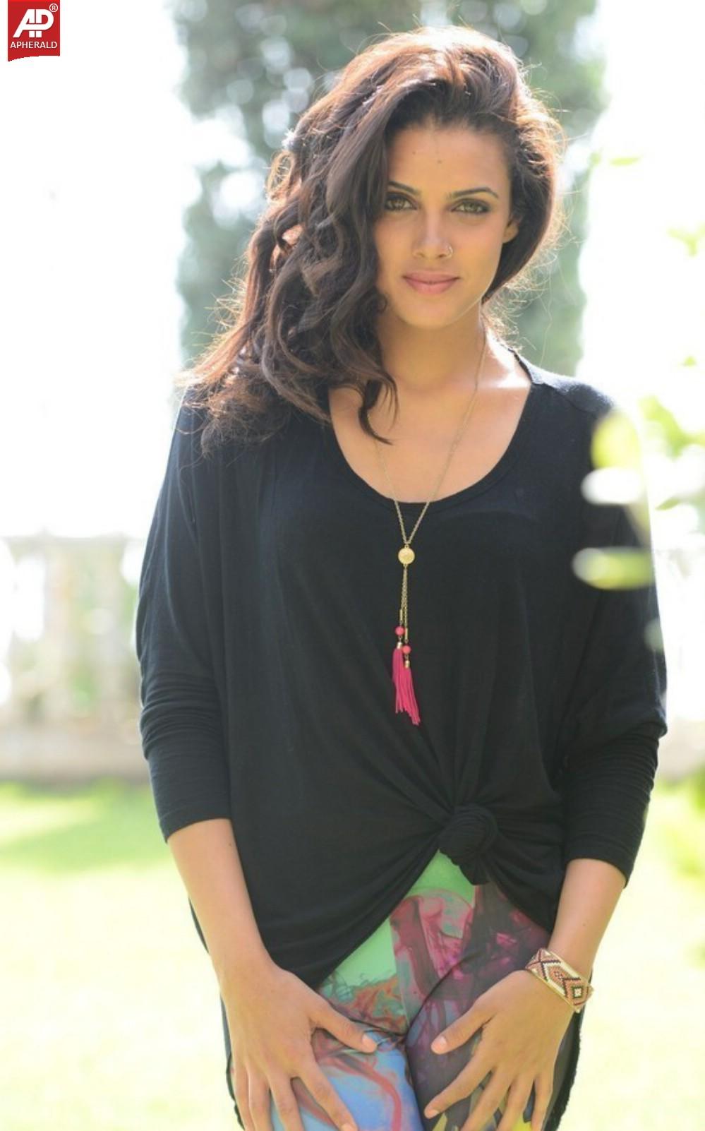 Nicole New Hot Photos