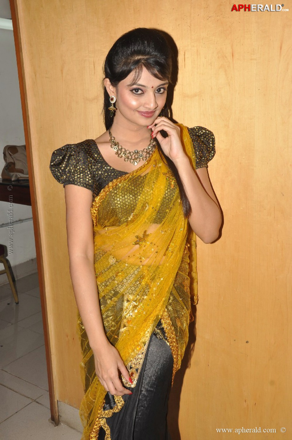 Nikitha Narayan Spicy Stills