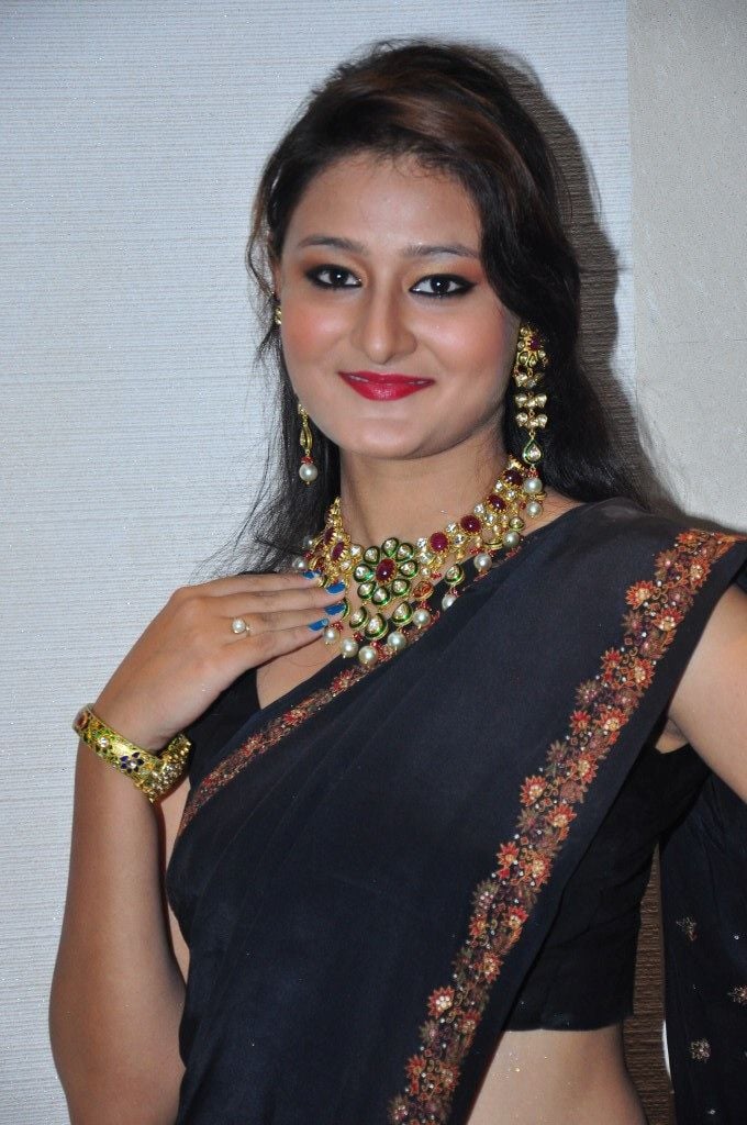 Niloufer Perfect Hot Stills in SAREE