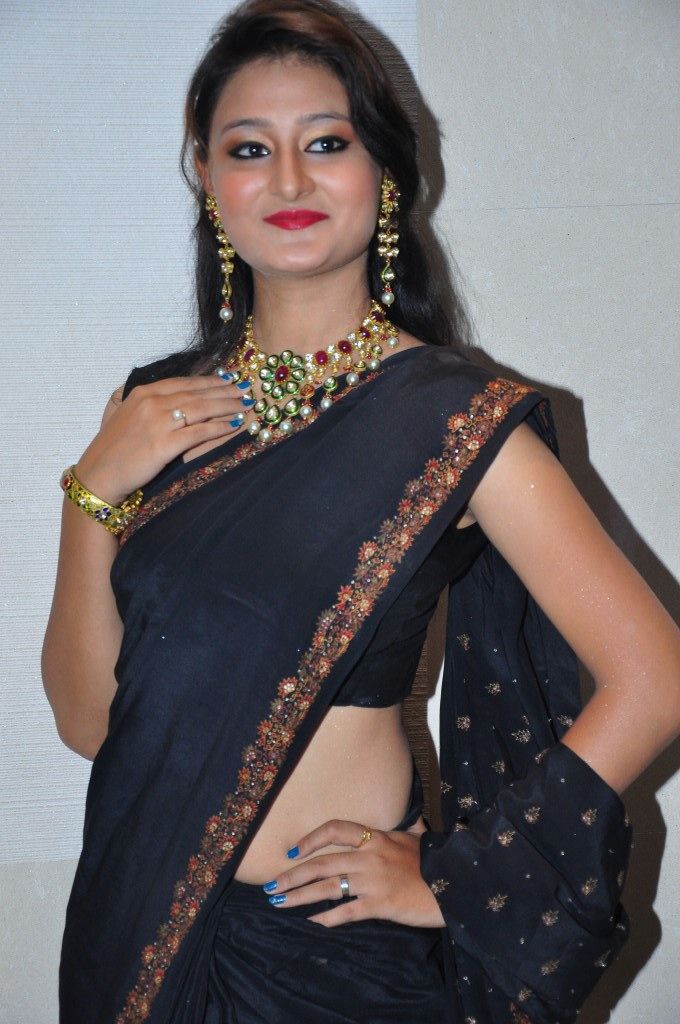 Niloufer Perfect Hot Stills in SAREE