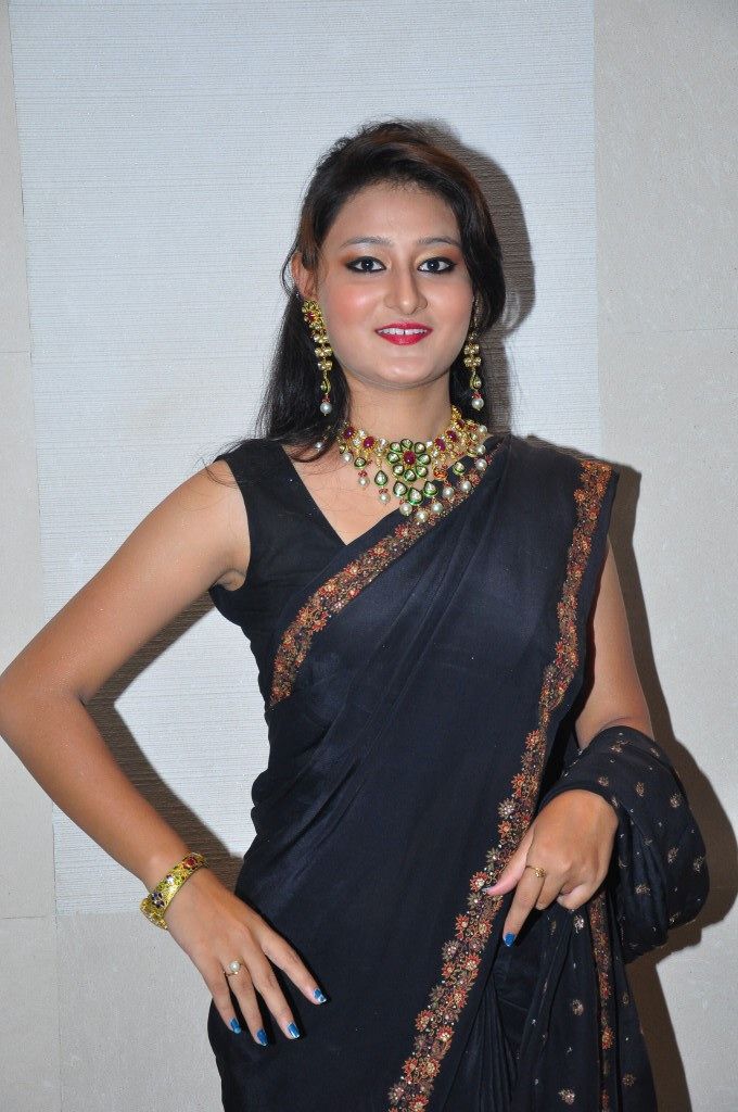 Niloufer Perfect Hot Stills in SAREE