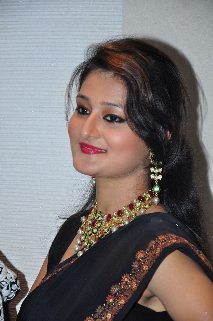 Niloufer Perfect Hot Stills in SAREE