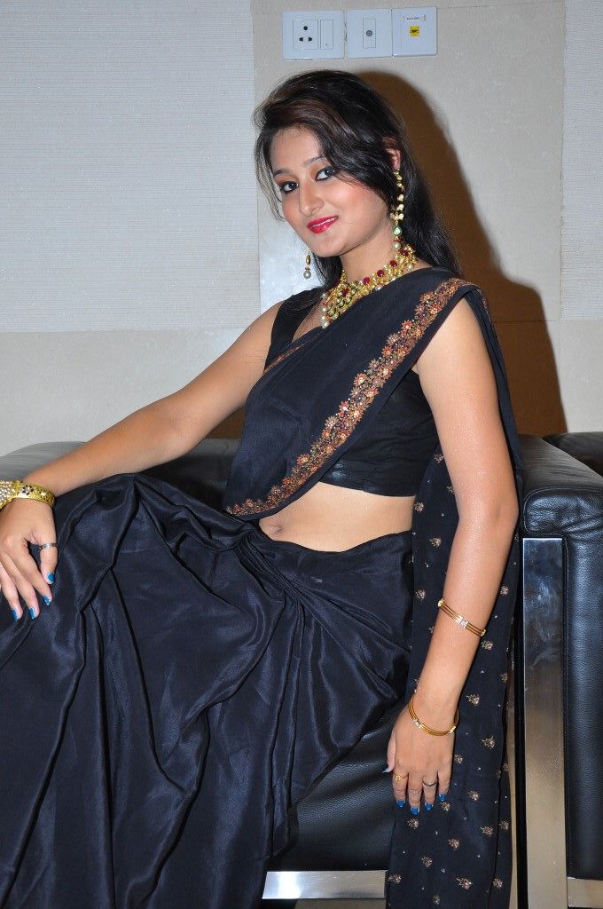 Niloufer Perfect Hot Stills in SAREE