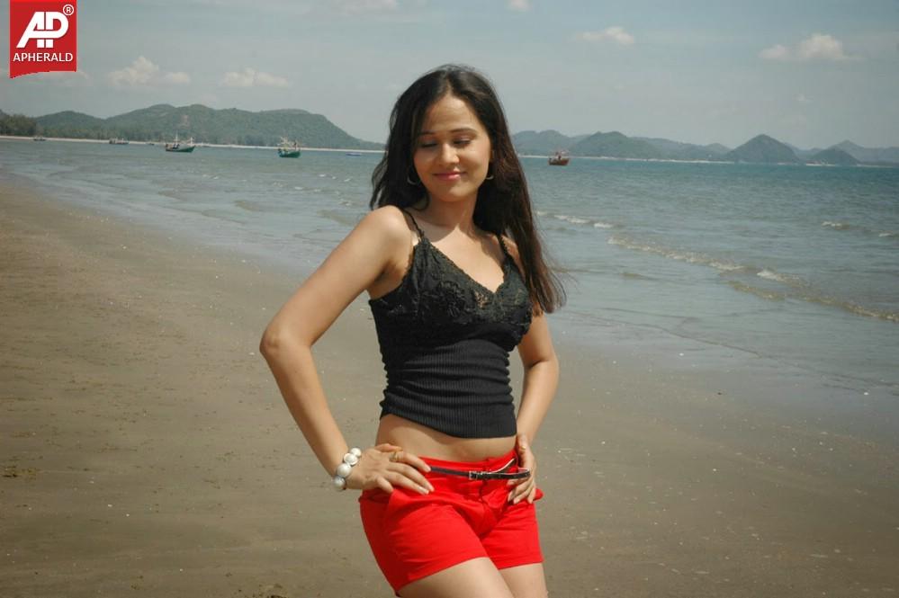 Nisha Kothari Hot Pictures