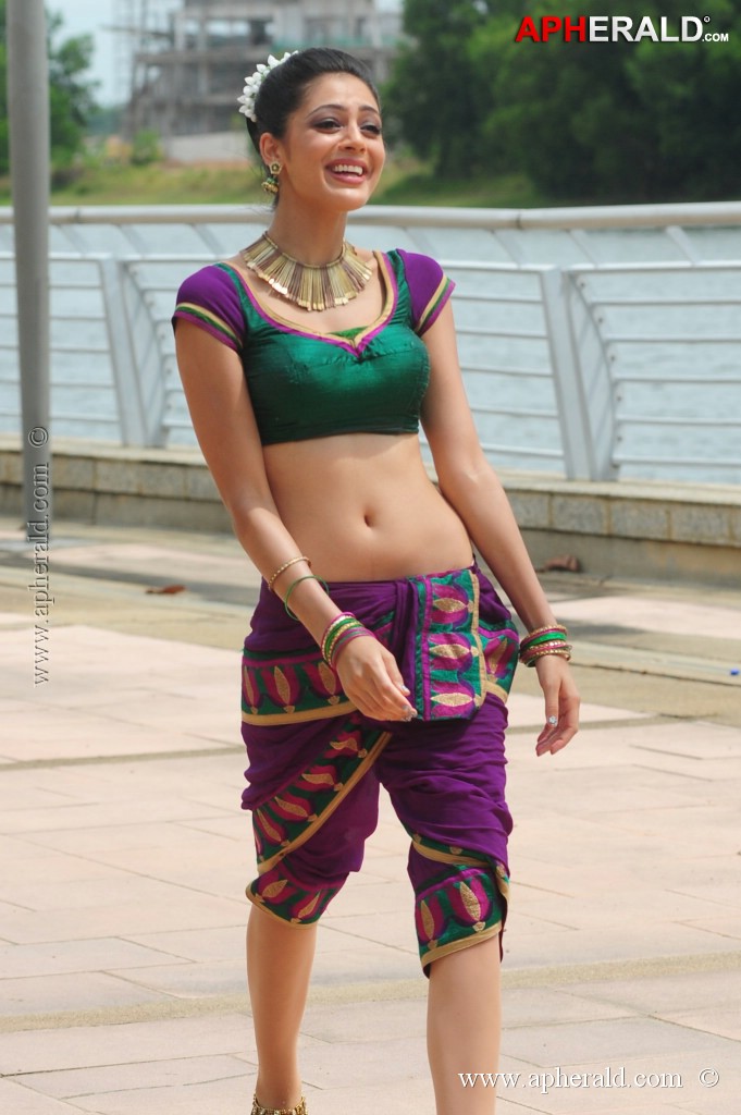 Parvathi Melton Spicy Photos