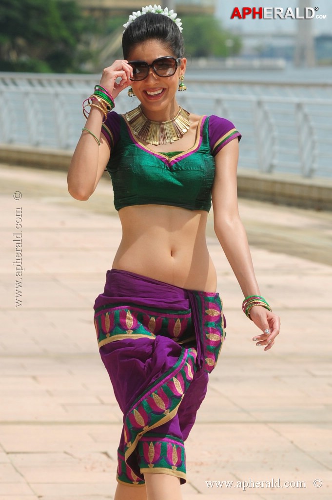 Parvathi Melton Spicy Photos