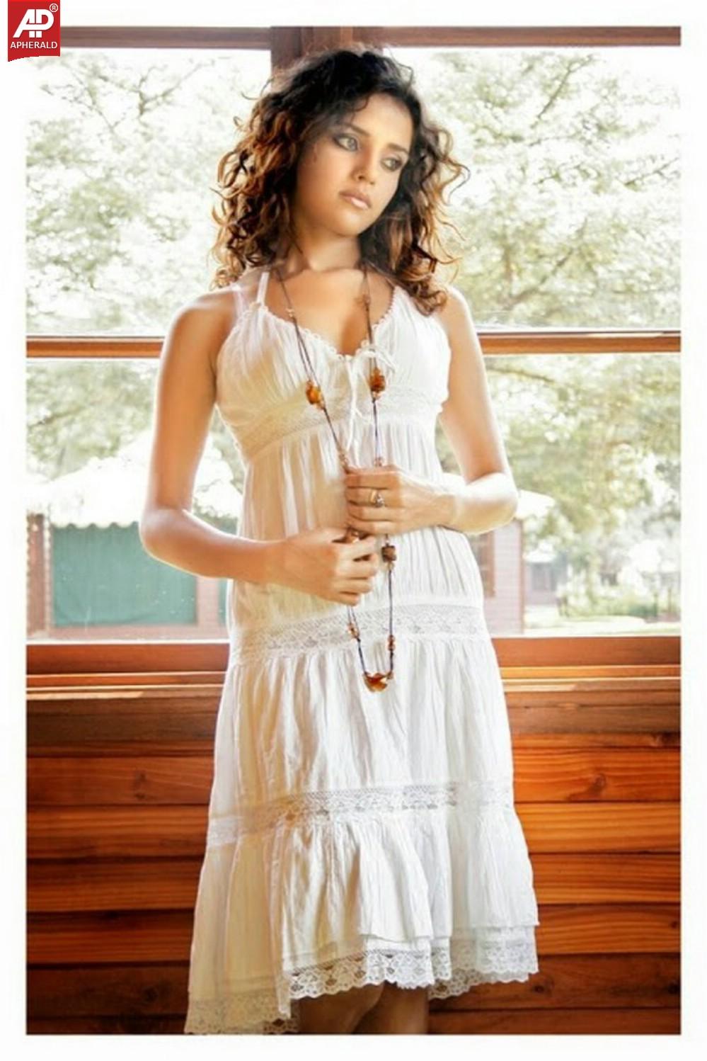 Pia Bajpai Hot Stills