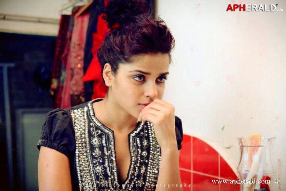 Piaa Bajpai Hot Photos