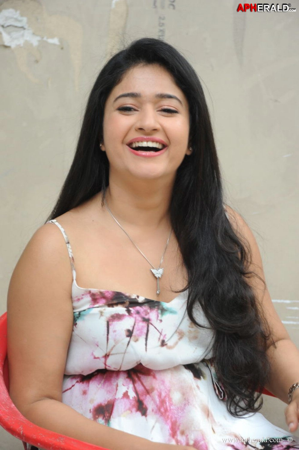 Poonam Bajwa Hot Navel Gallery