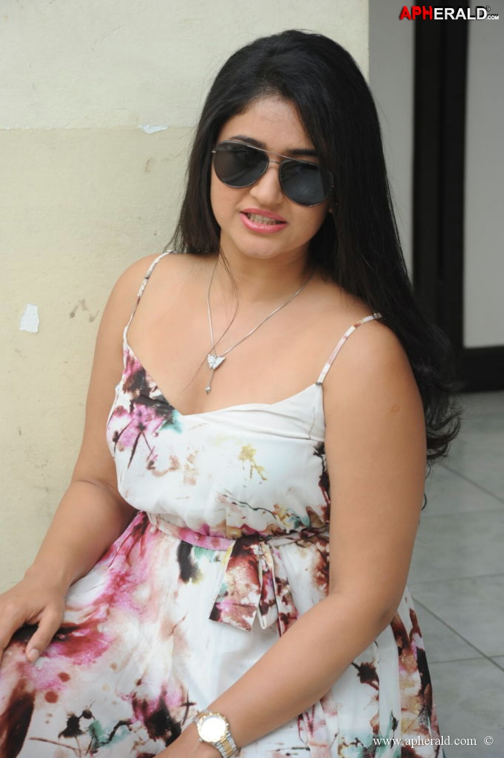 Poonam Bajwa Hot Navel Gallery