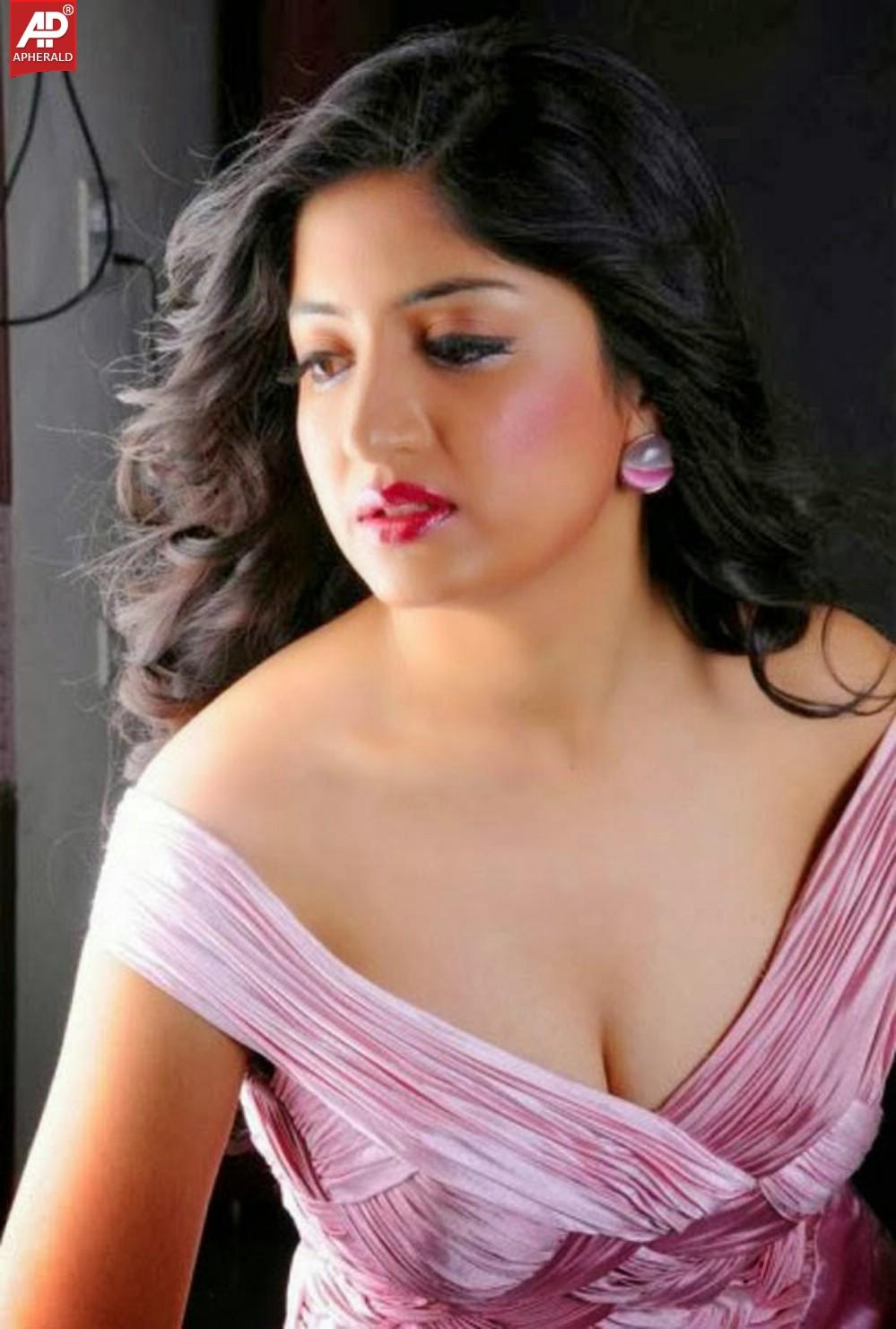 Poonam Kaur Hot Photo Stills