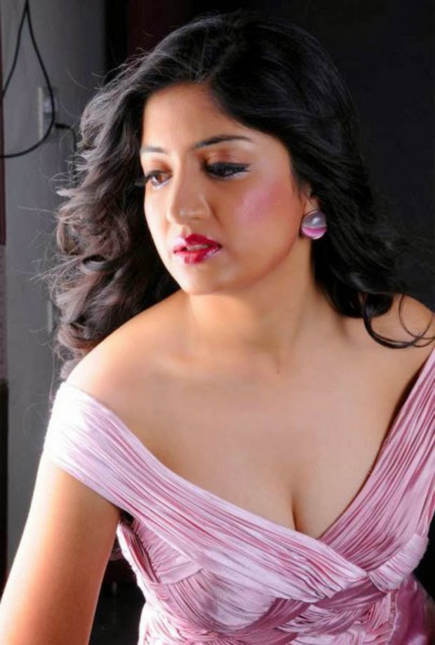 Poonam Kaur Stunning Hot Photoshoot