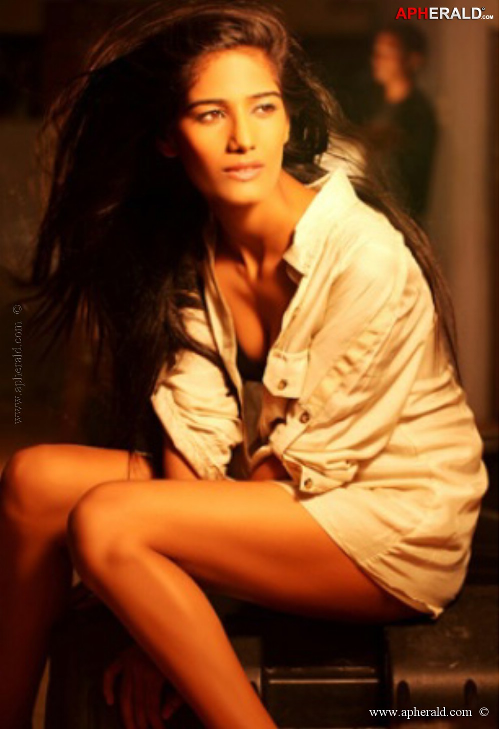 Poonam Pandey Hot Navel Images