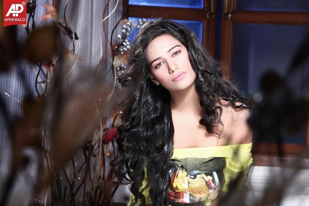 Poonam Pandey hot Photshoot Stills