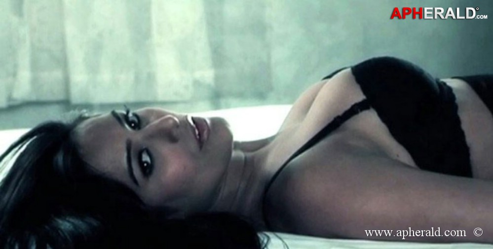 Poonam Pandey Sexy Photos